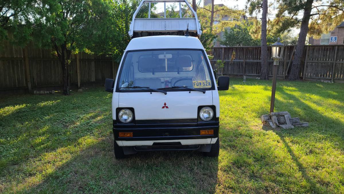 Mitsubishi-1979-white-5