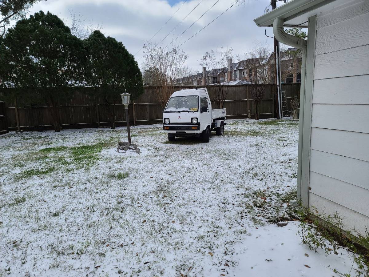 Mitsubishi-1979-white-6