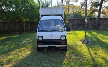 Mitsubishi-1979-white-8