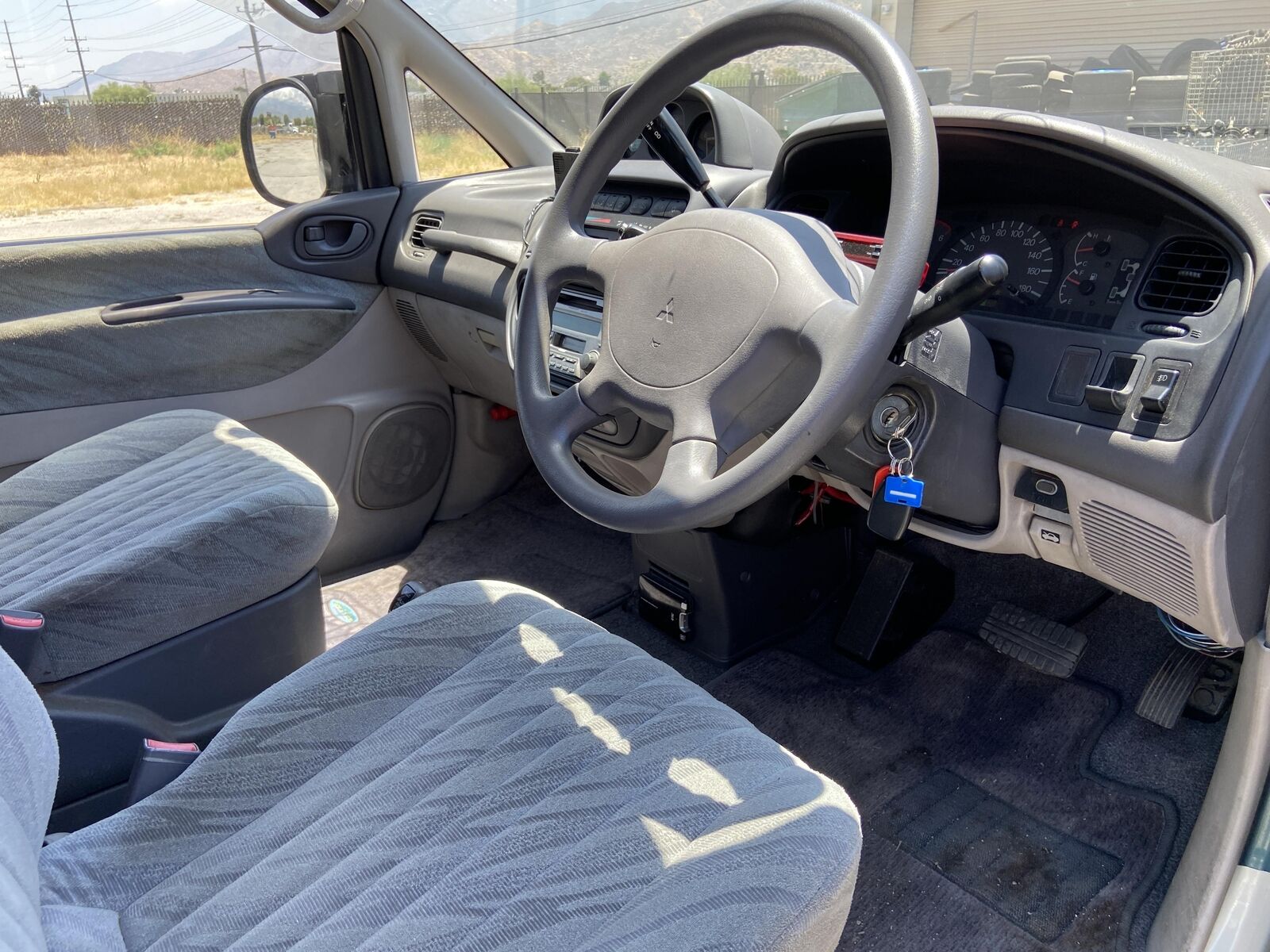 Mitsubishi-Delica-1995-Van-23