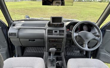 Mitsubishi-Pajero-1995-SUV-12