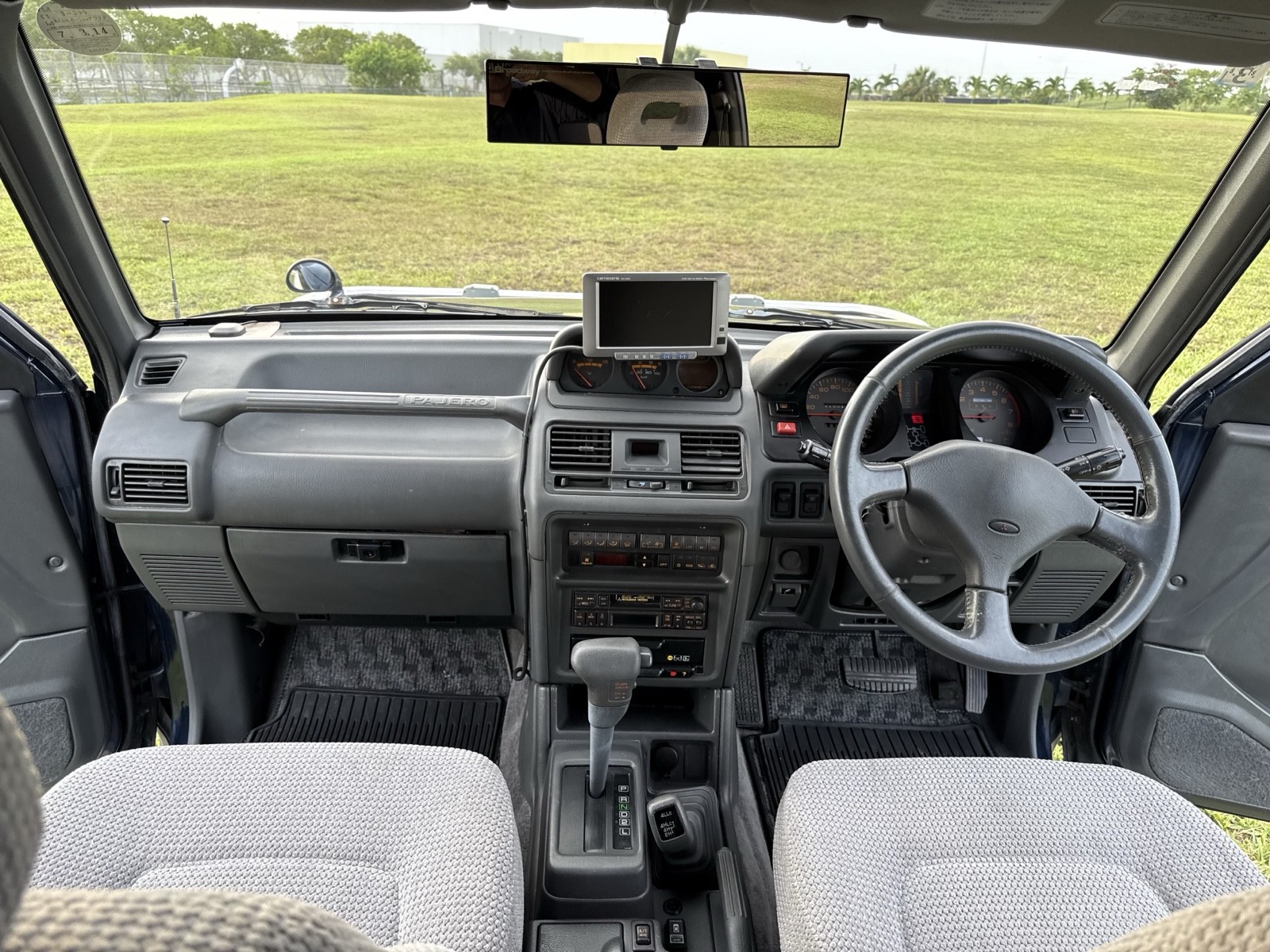 Mitsubishi-Pajero-1995-SUV-12