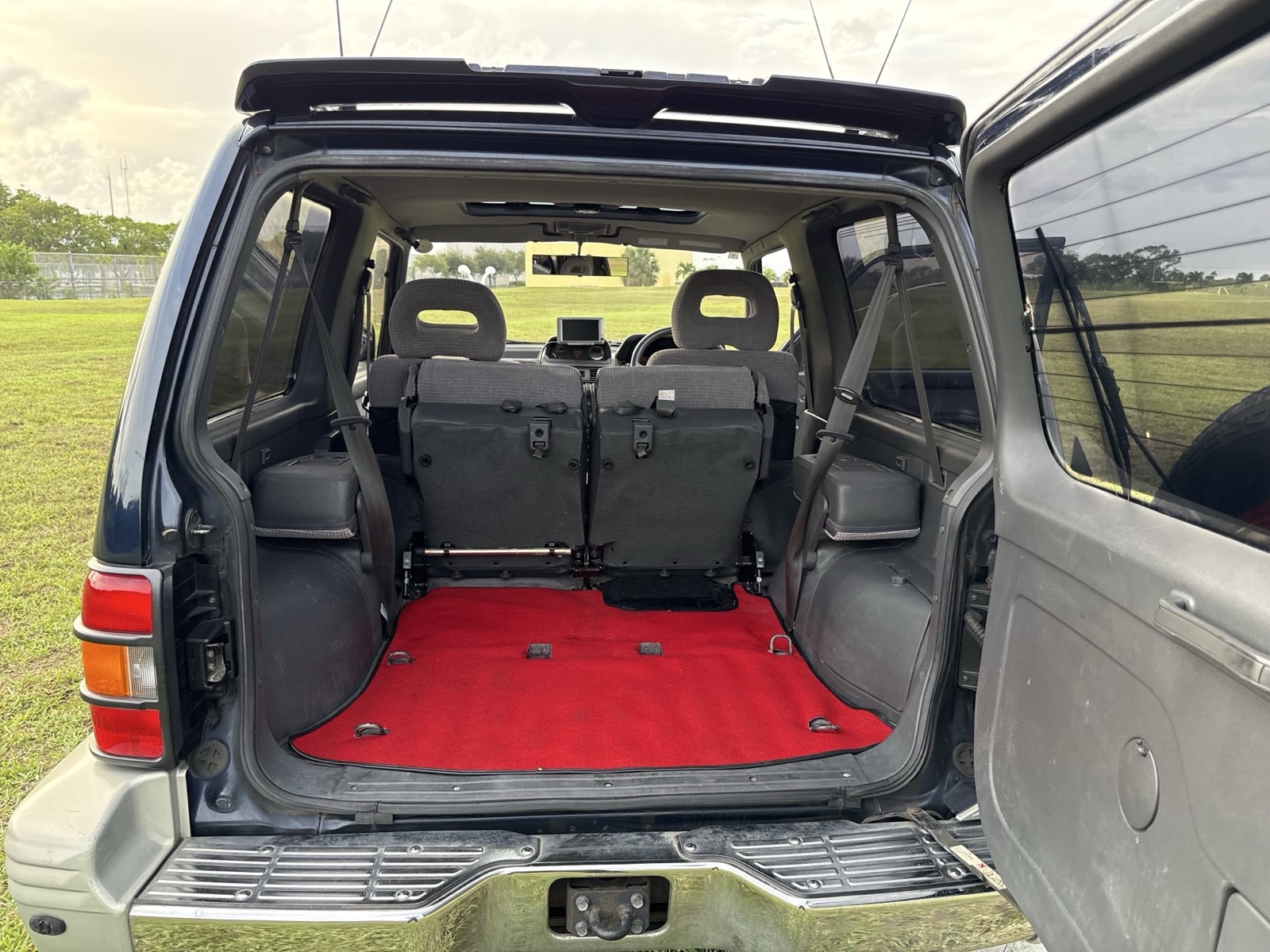 Mitsubishi-Pajero-1995-SUV-13