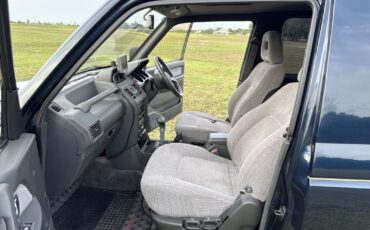 Mitsubishi-Pajero-1995-SUV-14