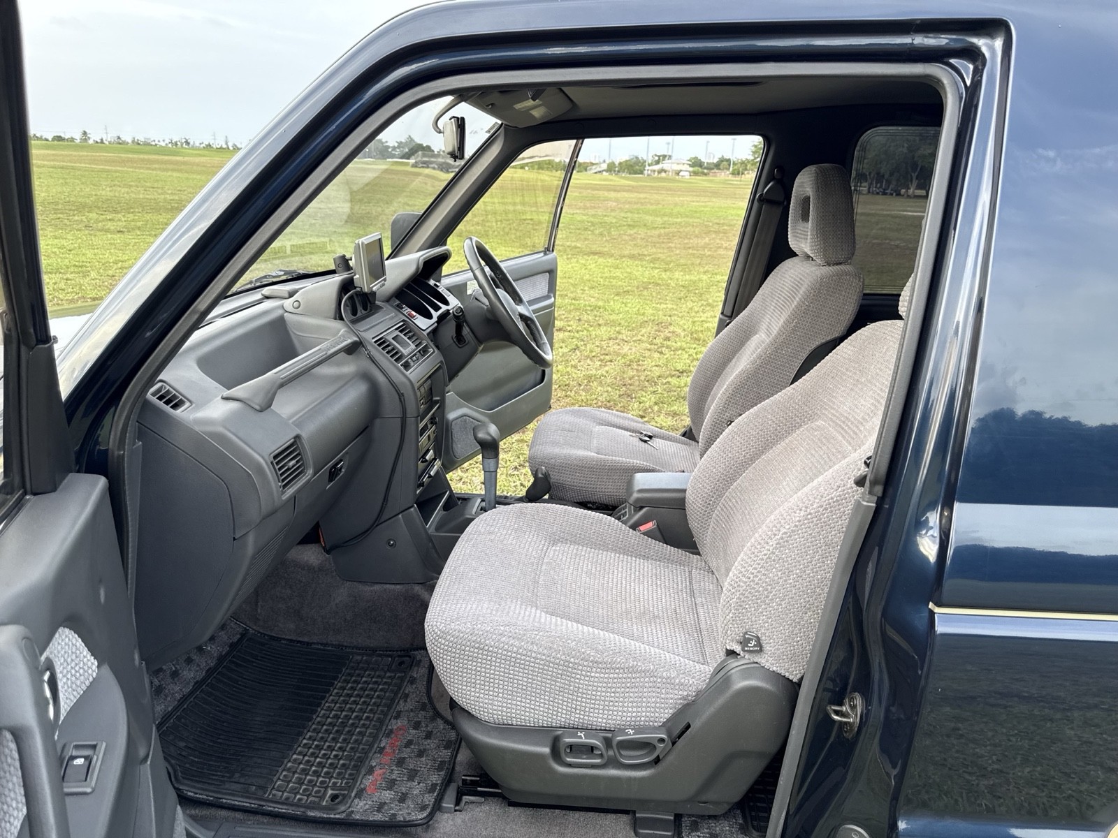 Mitsubishi-Pajero-1995-SUV-14