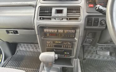 Mitsubishi-Pajero-1995-SUV-18