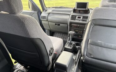 Mitsubishi-Pajero-1995-SUV-23