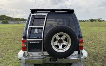Mitsubishi-Pajero-1995-SUV-4