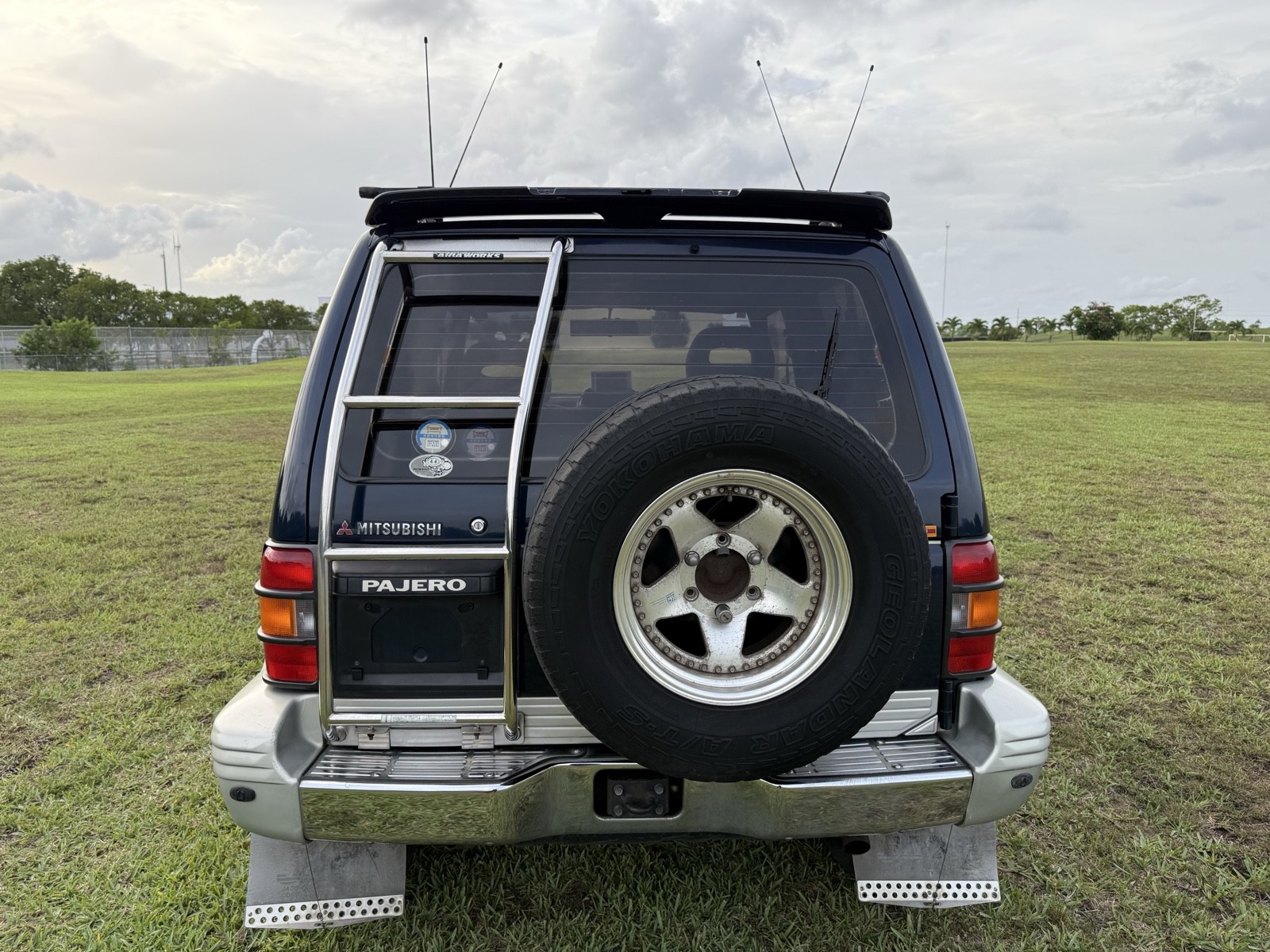 Mitsubishi-Pajero-1995-SUV-4