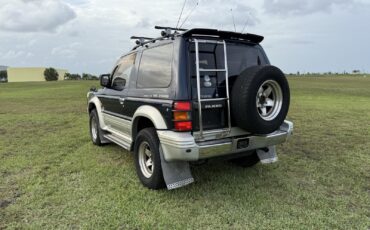 Mitsubishi-Pajero-1995-SUV-6