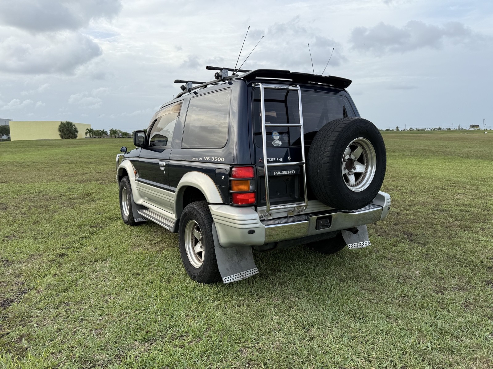 Mitsubishi-Pajero-1995-SUV-6