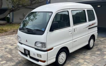 Mitsubishi-bravo-1995-white-12