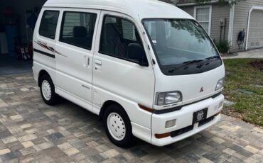 Mitsubishi-bravo-1995-white-13
