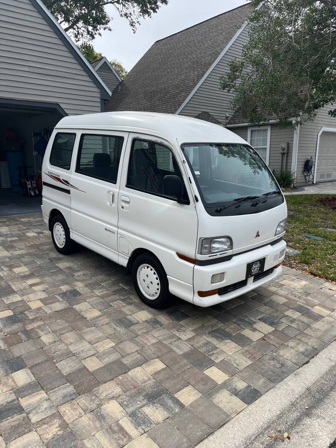 Mitsubishi-bravo-1995-white-13