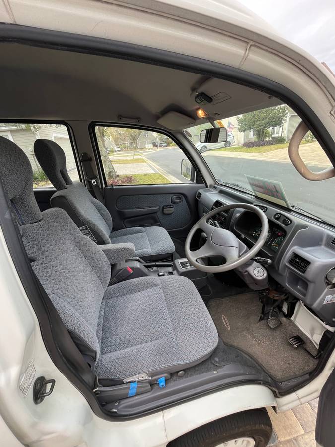Mitsubishi-bravo-1995-white-3
