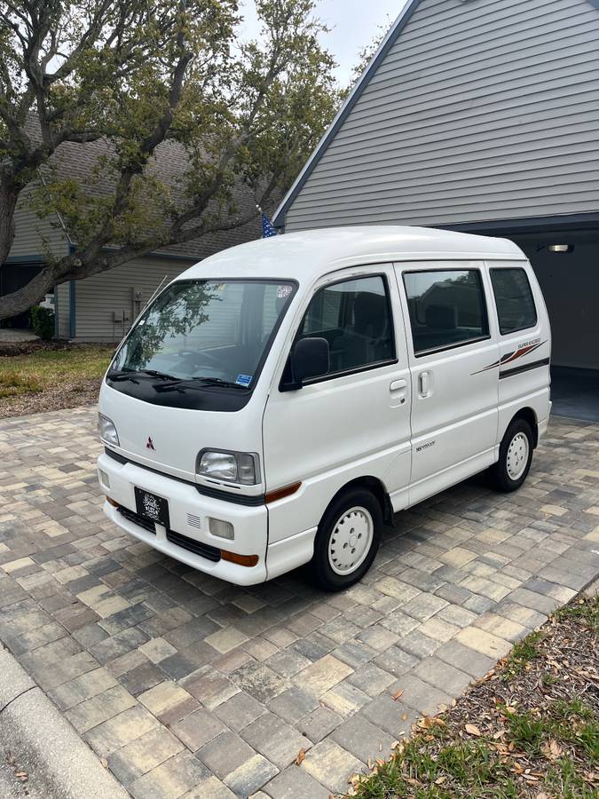 Mitsubishi-bravo-1995-white