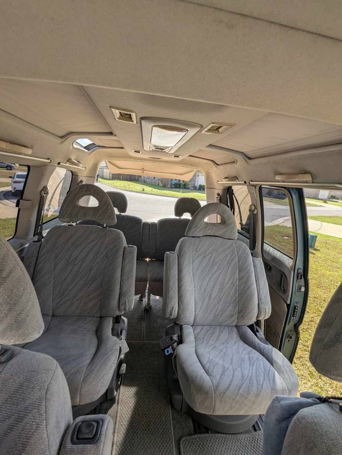 Mitsubishi-delica-1994-green-11