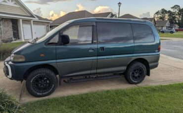 Mitsubishi-delica-1994-green