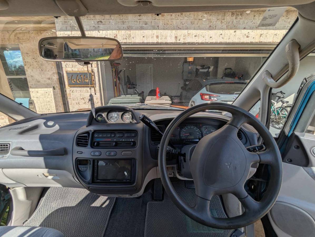 Mitsubishi-delica-1994-green-9