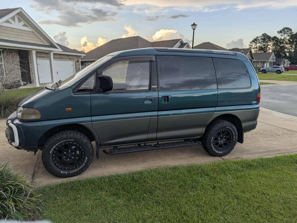 Mitsubishi-delica-1994-green