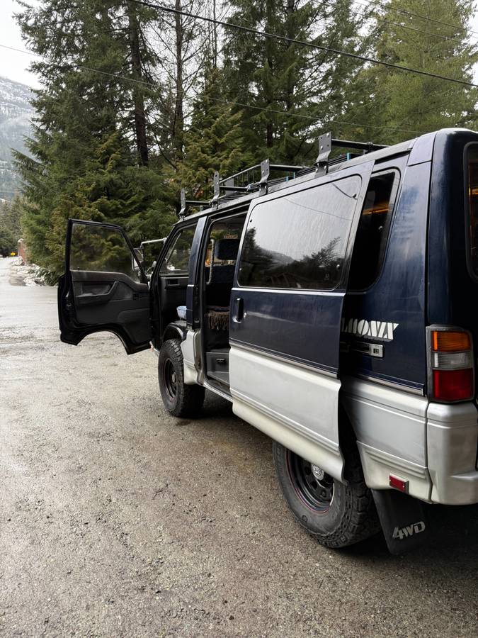 Mitsubishi-delica-diesel-1993-blue-1