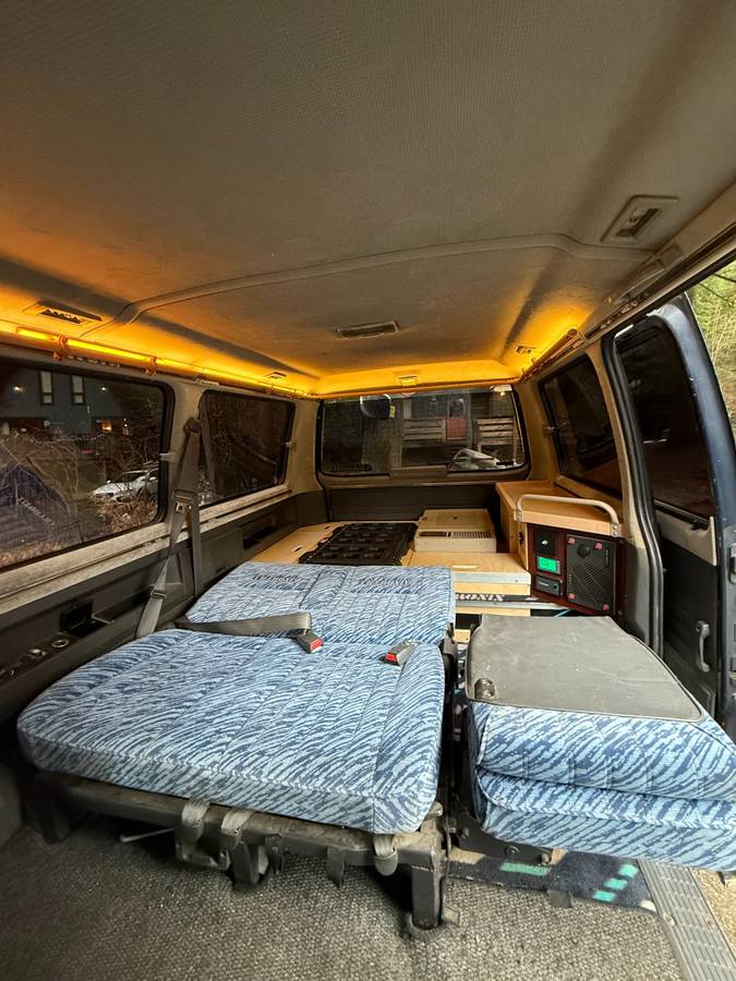 Mitsubishi-delica-diesel-1993-blue-10