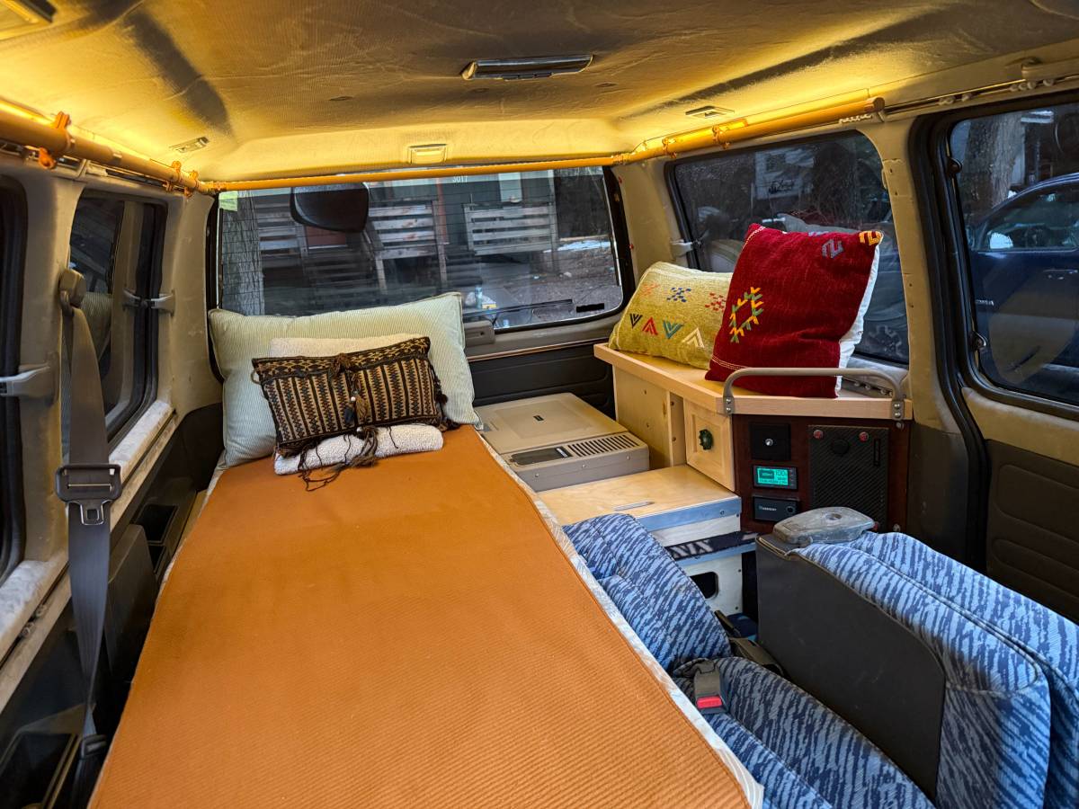 Mitsubishi-delica-diesel-1993-blue-11