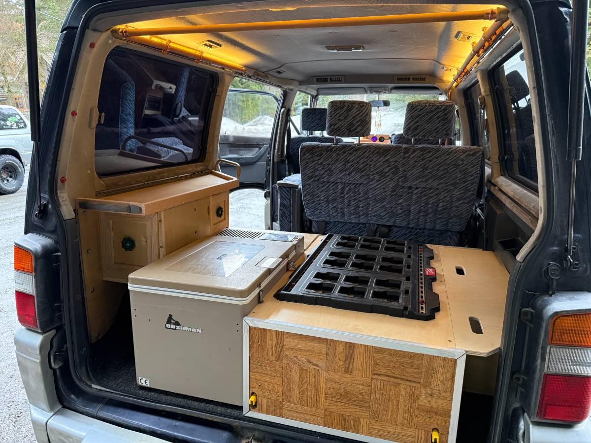 Mitsubishi-delica-diesel-1993-blue-15