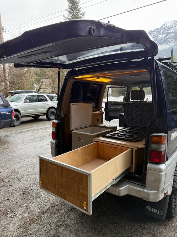 Mitsubishi-delica-diesel-1993-blue-16