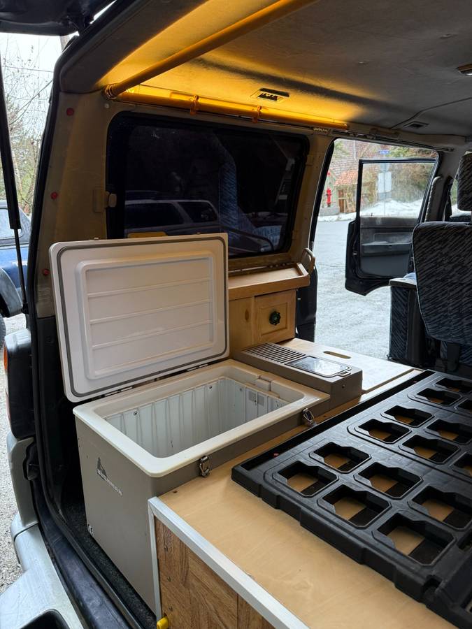 Mitsubishi-delica-diesel-1993-blue-21
