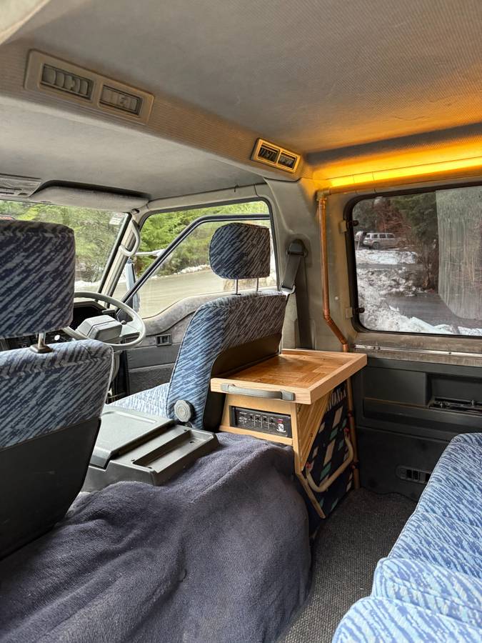 Mitsubishi-delica-diesel-1993-blue-6