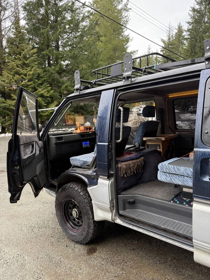 Mitsubishi-delica-diesel-1993-blue