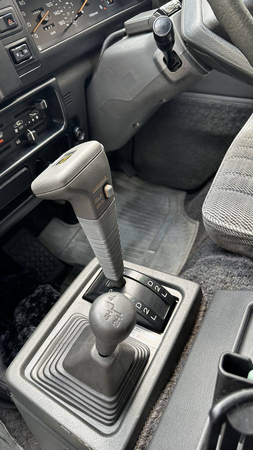 Mitsubishi-delica-l300-turbo-d-diesel-1993-grey-11