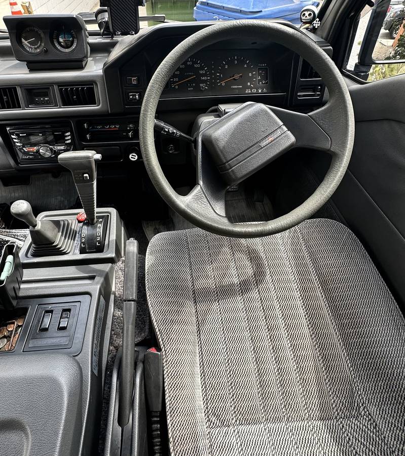 Mitsubishi-delica-l300-turbo-d-diesel-1993-grey-15