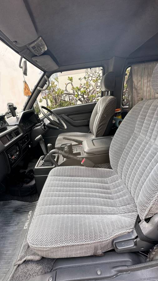 Mitsubishi-delica-l300-turbo-d-diesel-1993-grey-16
