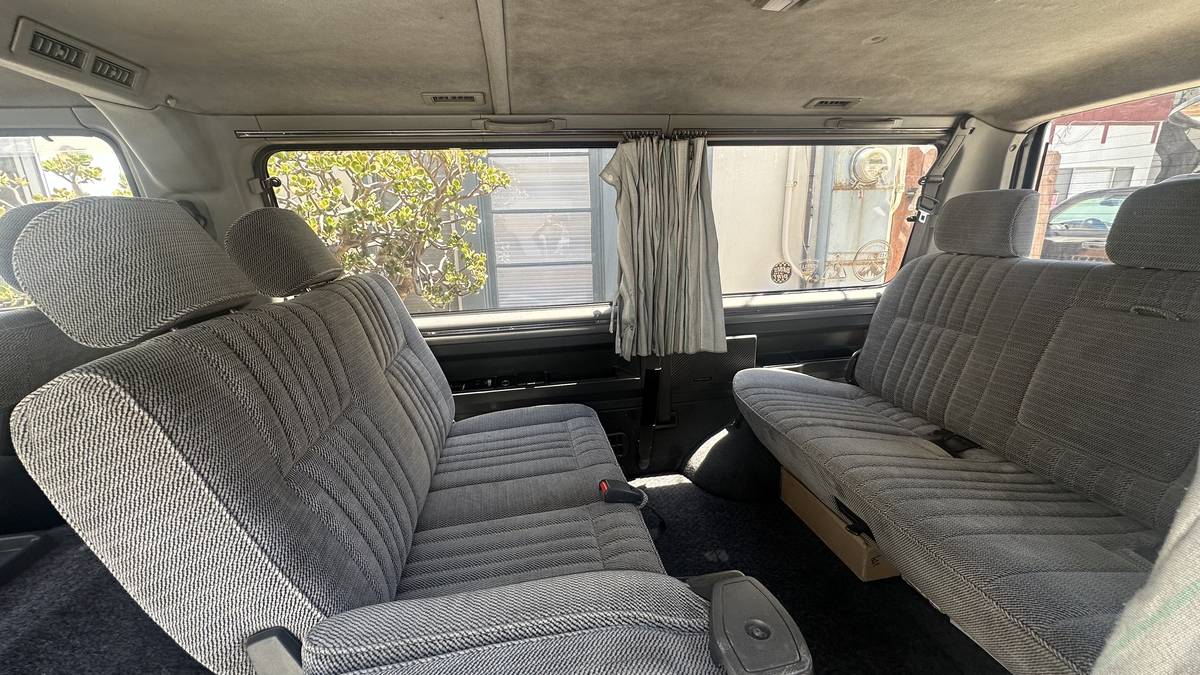 Mitsubishi-delica-l300-turbo-d-diesel-1993-grey-18