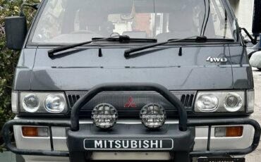 Mitsubishi-delica-l300-turbo-d-diesel-1993-grey-9