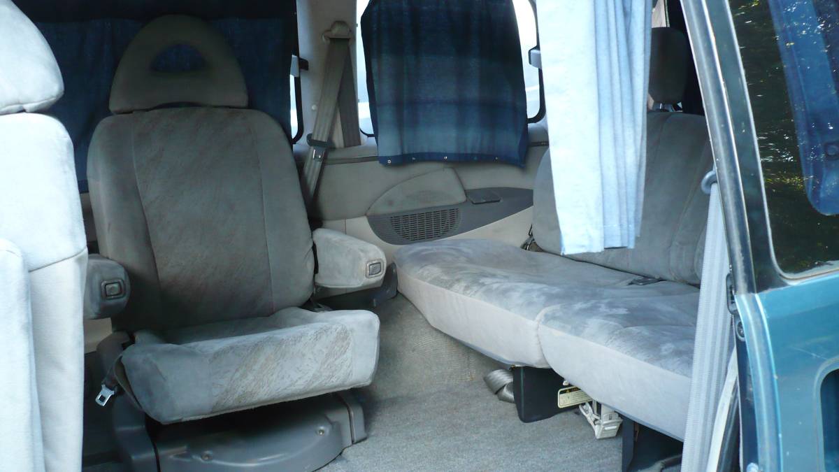 Mitsubishi-delica-l400-1994-green-12