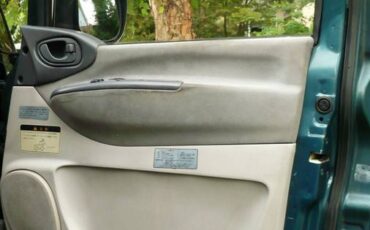 Mitsubishi-delica-l400-1994-green-14
