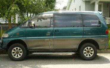 Mitsubishi-delica-l400-1994-green