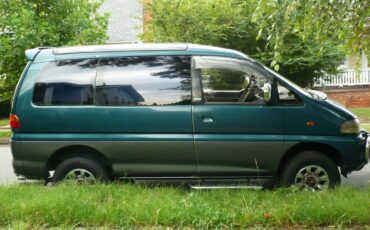 Mitsubishi-delica-l400-1994-green-5