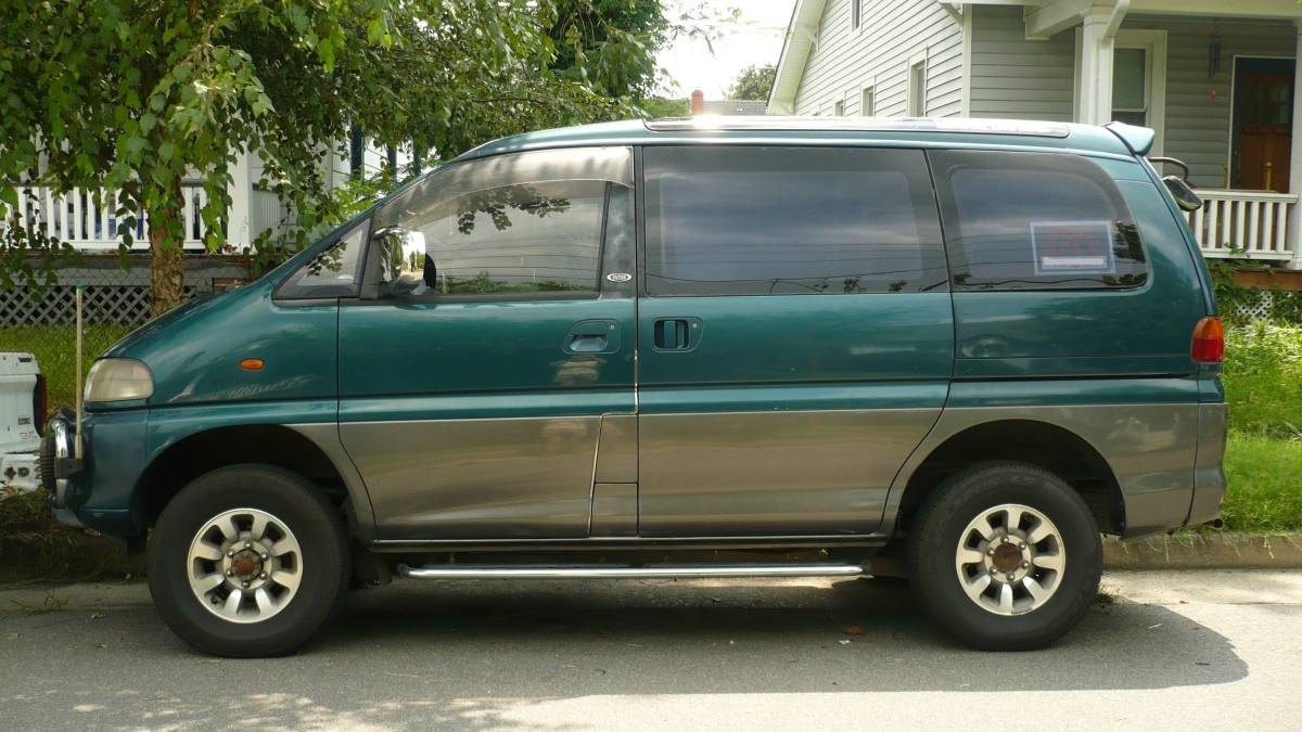 Mitsubishi-delica-l400-1994-green