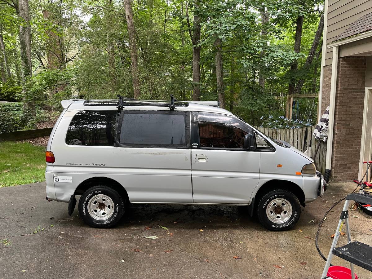 Mitsubishi-delica-l400-diesel-1995-grey-1