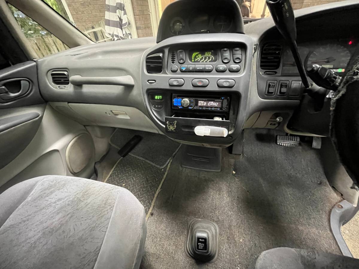 Mitsubishi-delica-l400-diesel-1995-grey-8