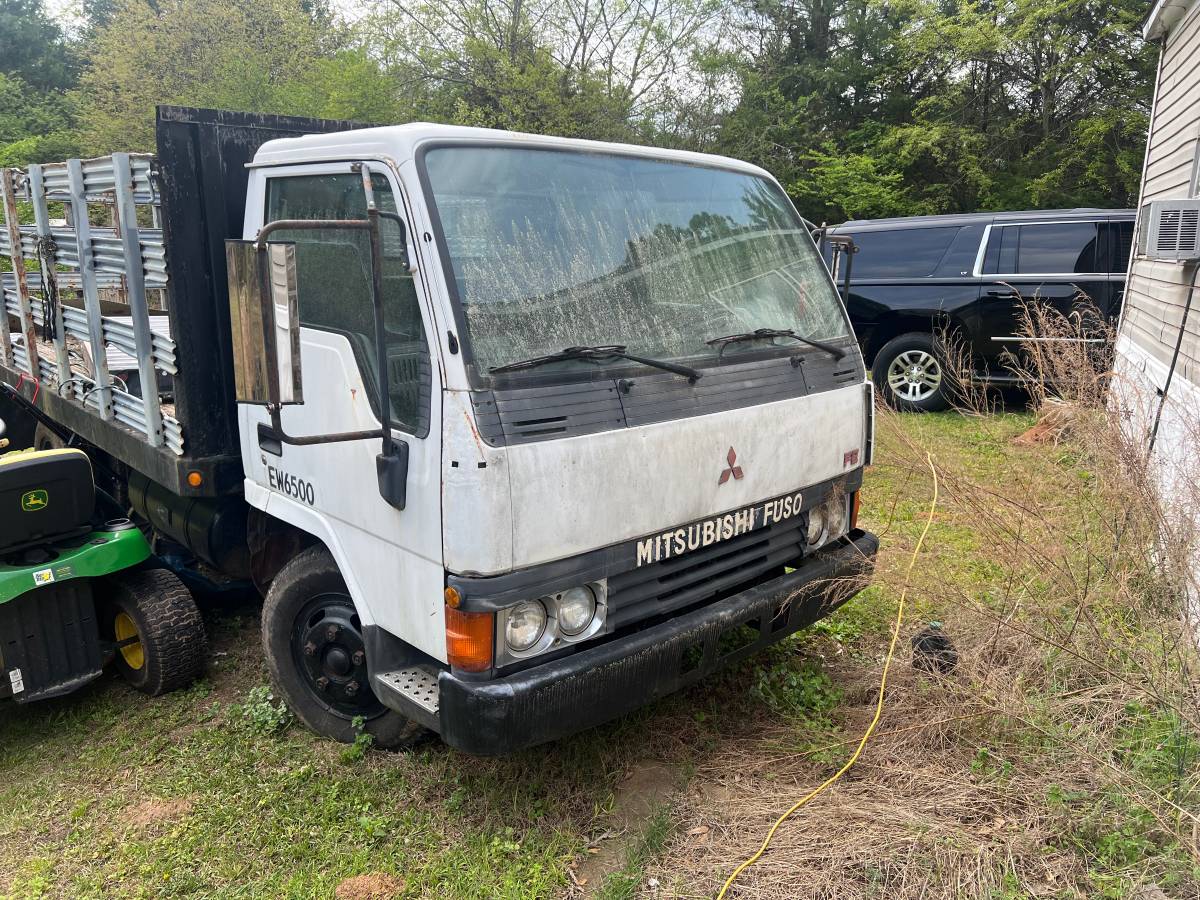 Mitsubishi-diesel-1989-white-4
