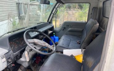 Mitsubishi-diesel-1989-white-5