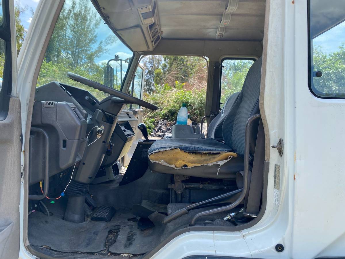 Mitsubishi-fuso-flatbed-fk-mr-diesel-1995-12