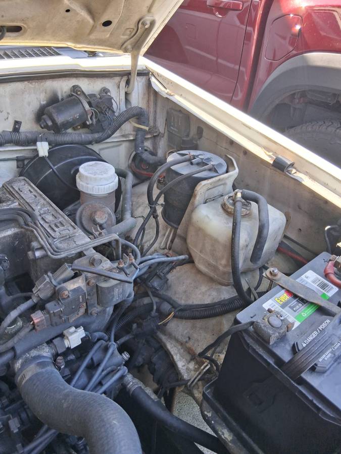 Mitsubishi-might-max-1990-white-8