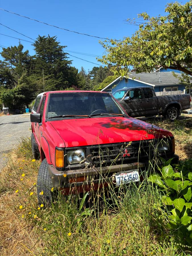 Mitsubishi-mighty-max-1990-red-2