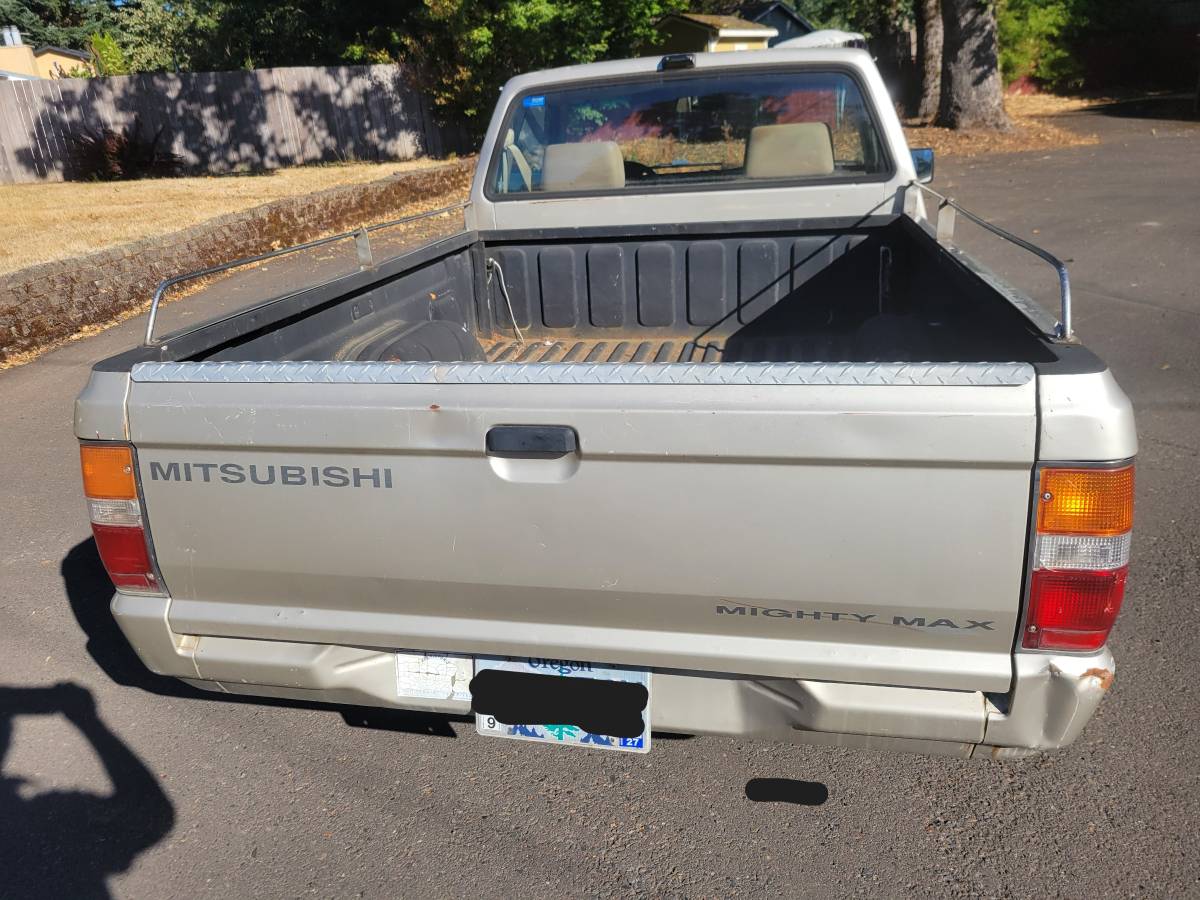 Mitsubishi-mighty-max-1993-silver-2